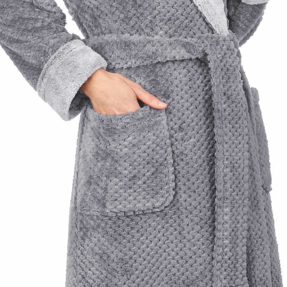 New Carol Hochman Ladies Gray Plush Cozy Robe - Picture 6 of 15